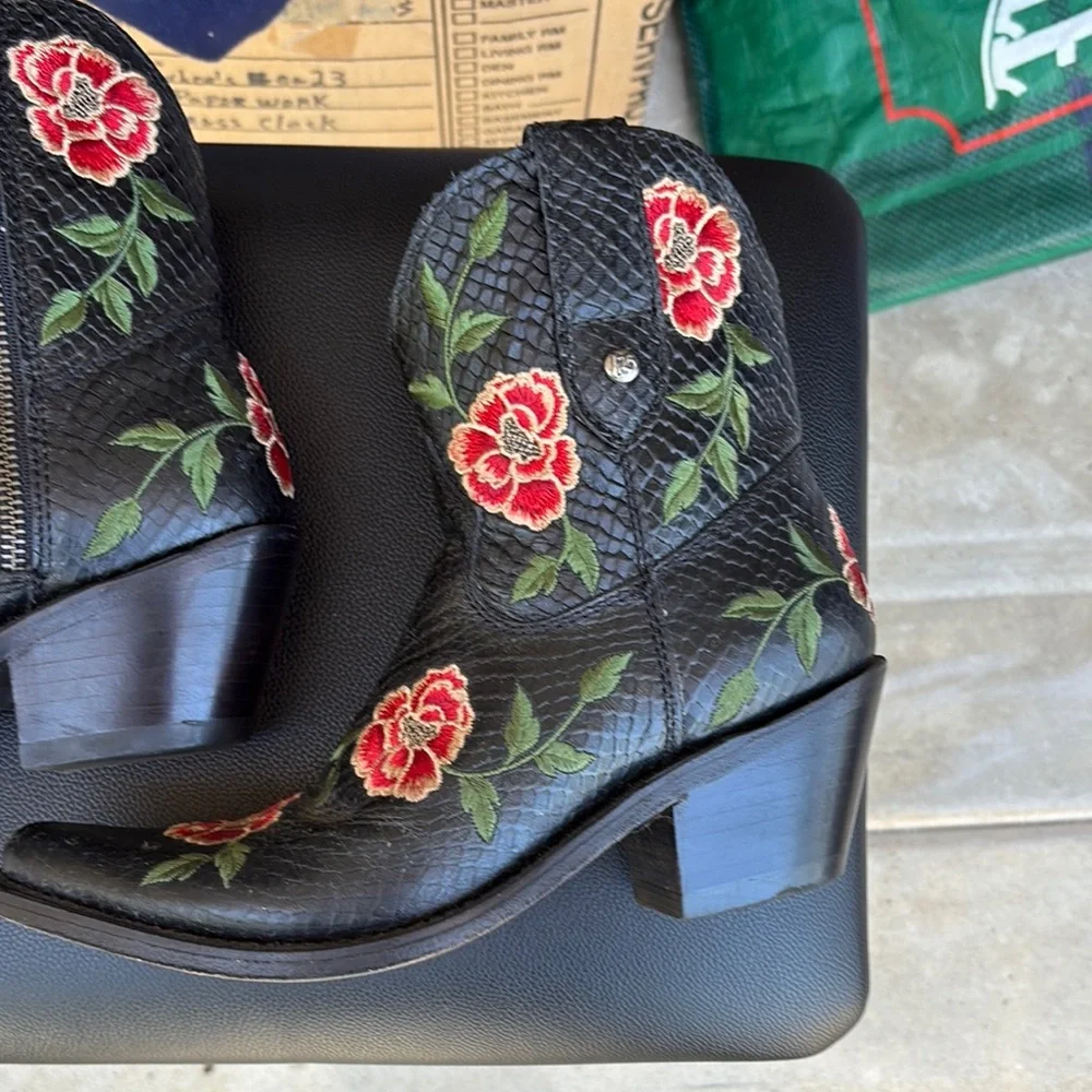 LIBERTY Black Boots with Red and Green Embroidery - Picture 6 of 12